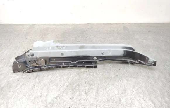 Audi Q7 4L Fender mounting bracket 4L0805185 41105