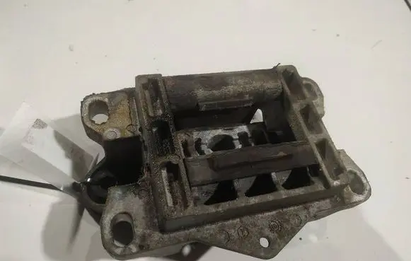 Ford Mondeo Mk III Engine mount bracket 