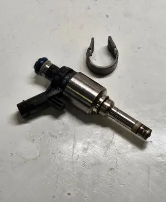 Skoda Superb B6 (3T) Fuel injector 06H906036H 0261500074