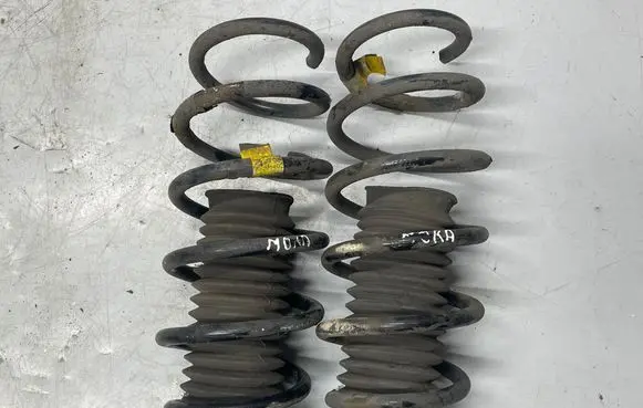 Opel Mokka Front coil spring 95090402