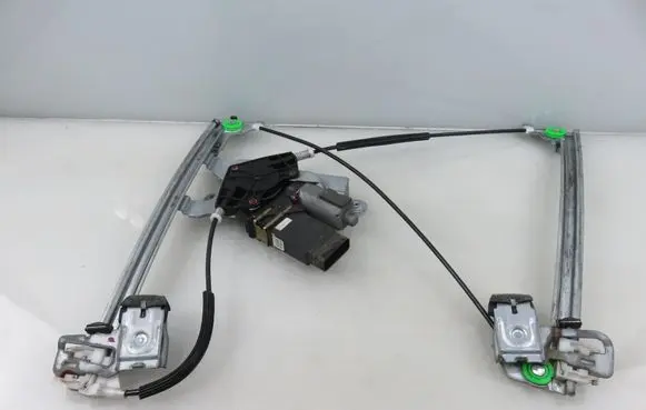 Skoda Octavia Mk1 (1U) Front door window regulator with motor 104411301