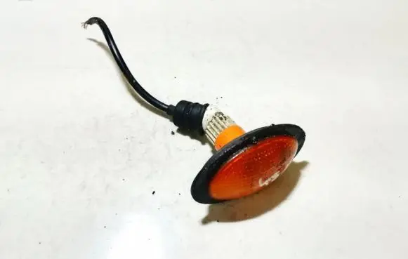 Ford Fiesta Front fender indicator light