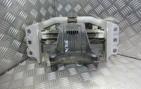 Mercedes-Benz C W206 Engine mount bracket