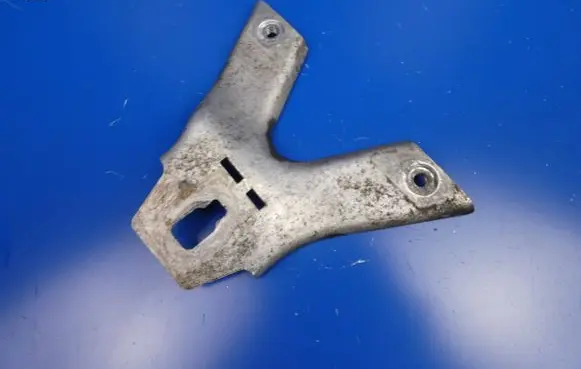 Front bumper mounting bracket