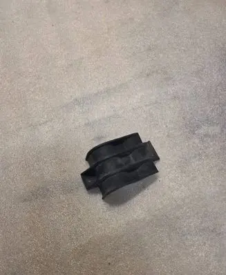 Audi A8 S8 D2 4D Intercooler pipe mounting bracket 07Z121095A