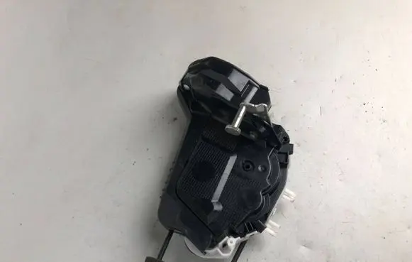 Subaru Outback (BS) Rear door lock