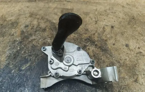 Volkswagen Scirocco Oil pump 03C105Q 03G115251M 03C115121M