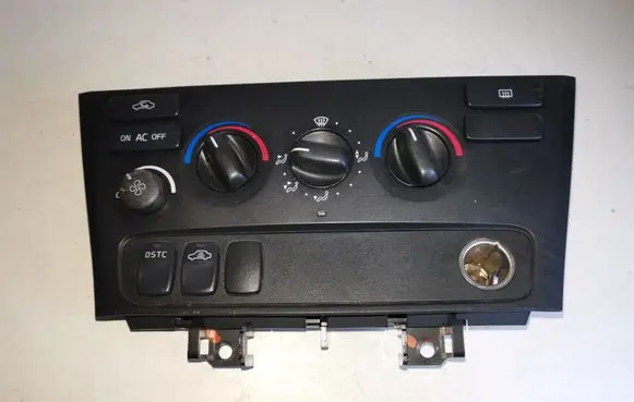 Volvo V70 Climate control unit 8691874