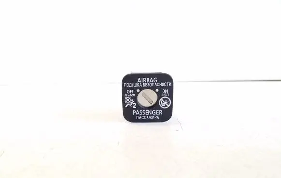 Mitsubishi L200 Passenger airbag on/off switch 