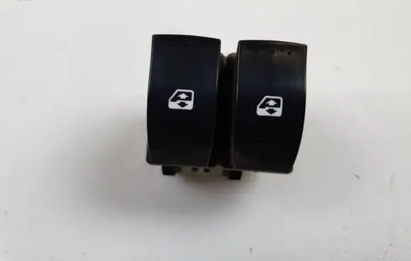 Renault Laguna II Electric window control switch 015090B