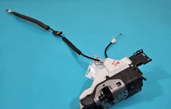 Citroen Berlingo Front door lock 828406 IMPRK1493130
