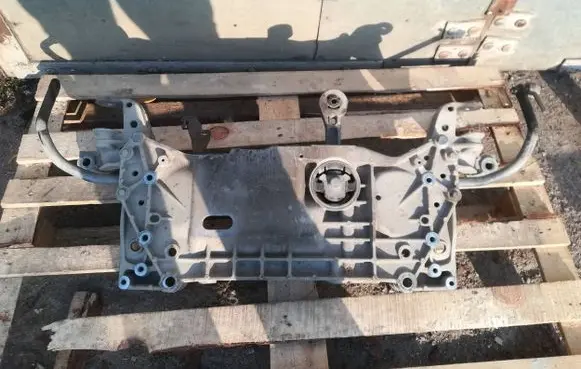 Volkswagen Golf V Front subframe 1K0199369G