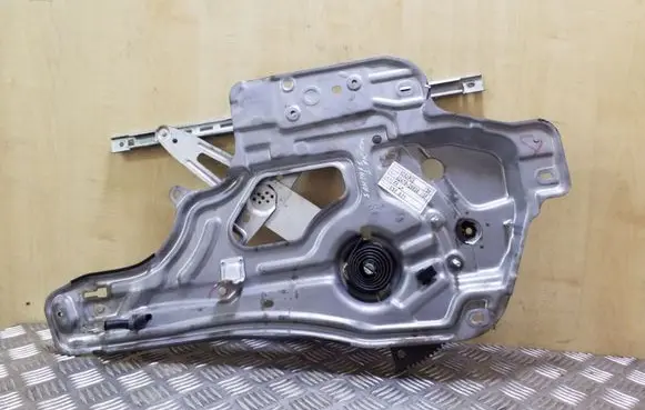 Hyundai Santa Fe Front window lifting mechanism without motor 8247026020