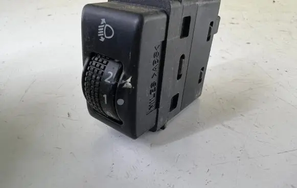 Nissan Micra Headlight level height control switch