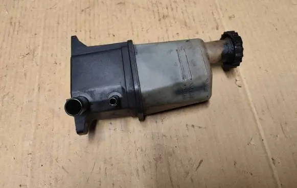 Chrysler 300M Power steering fluid tank/reservoir 04772456AD