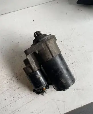 Volkswagen Golf IV Starter motor 020911023F
