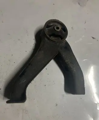 Jeep Compass Engine mount bracket