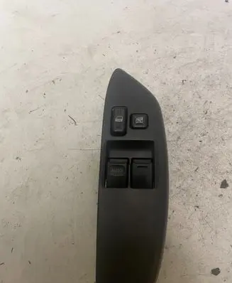 Toyota Yaris Electric window control switch 0115N34