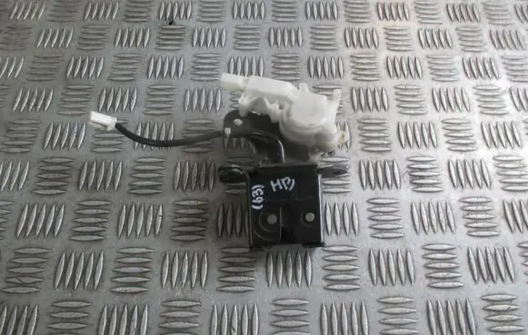 Mazda 3 I Tailgate/trunk/boot lock/catch/latch