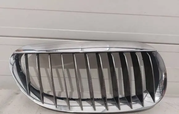 BMW 6 E63 E64 Front grill 7077936