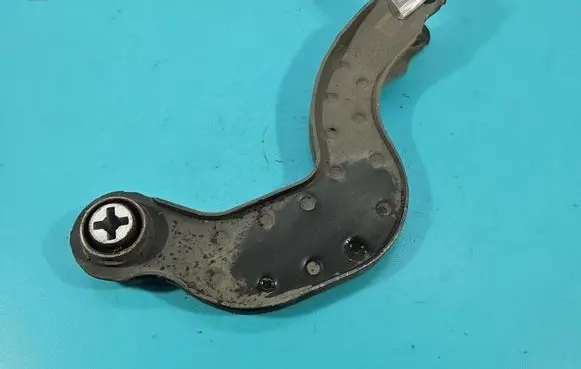 Rear control arm