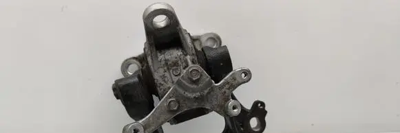 Honda Civic IX Engine mount bracket