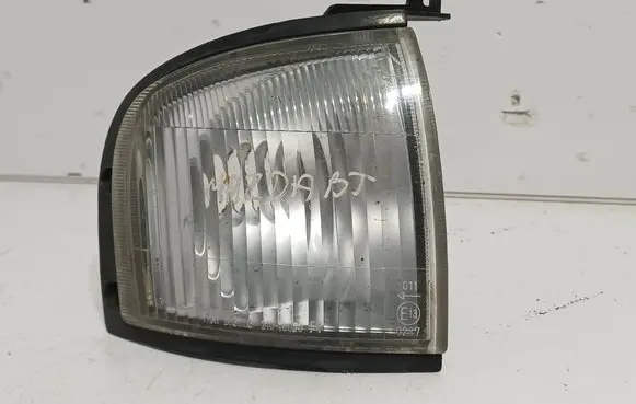 Mazda B2500 Front indicator light 21016020