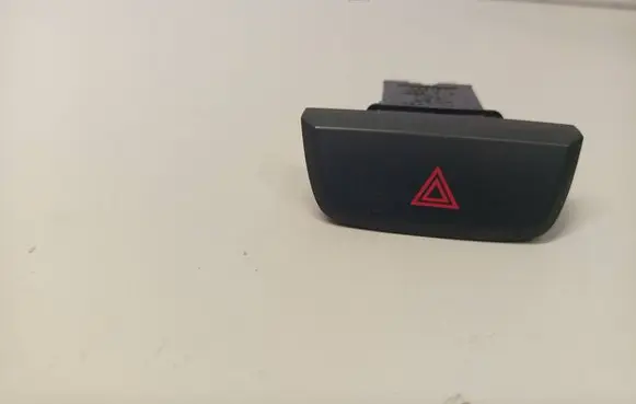 Isuzu D-Max Hazard light switch 