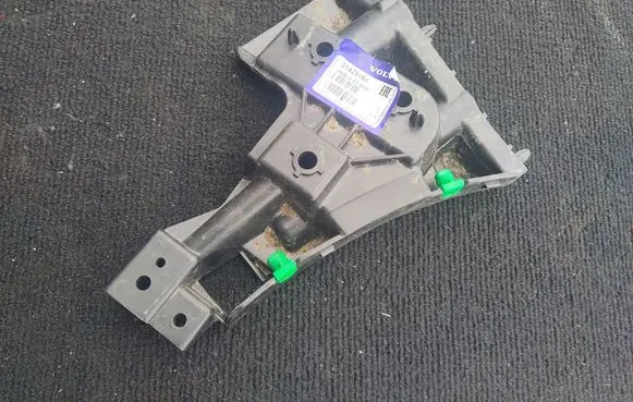 Volvo S60 Front bumper mounting bracket 31425464