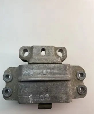 Volkswagen PASSAT B6 Engine mount bracket 3C0199555 3C0199555P