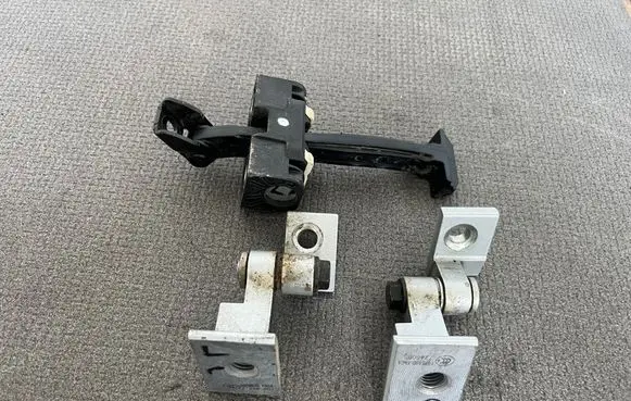 BMW 1 F20 F21 Front door upper hinge 7246067 A078930 7246065