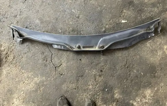 Mercedes-Benz ML W164 Wiper trim A1648300228