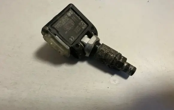 BMW 3 F30 F35 F31 Tire pressure sensor 6887140