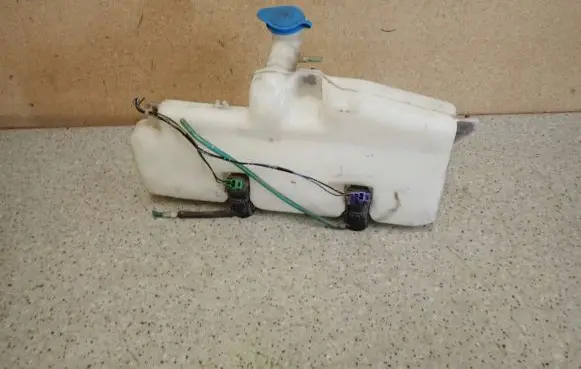 Suzuki Ignis Windshield washer fluid reservoir/tank