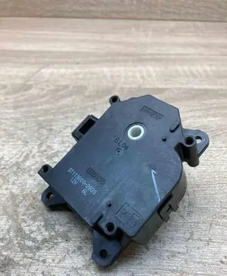 Toyota Auris 150 Air flap motor/actuator 1138002830