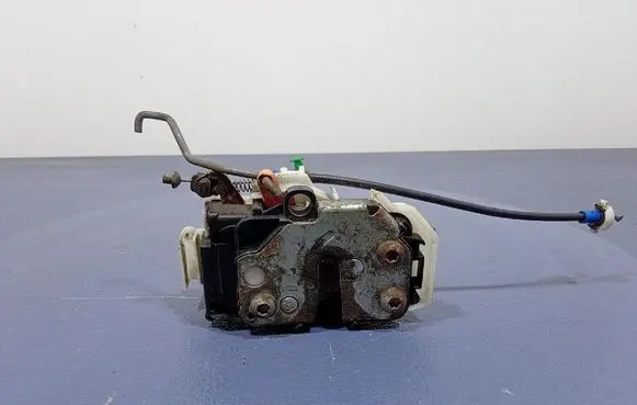 Peugeot Bipper Front door lock 