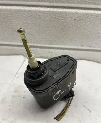 Audi A6 S6 C4 4A Headlight level adjustment motor 00437545
