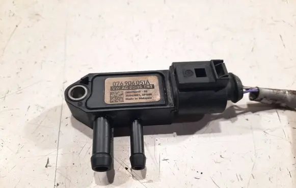 Volkswagen Golf V Exhaust gas pressure sensor 076906051A 35943991