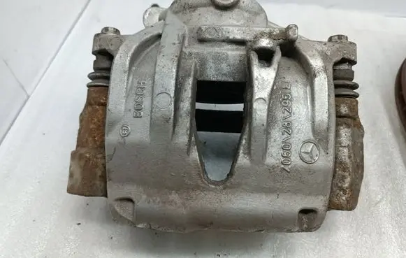 Mercedes-Benz E W211 Front brake caliper Z06028295 351302