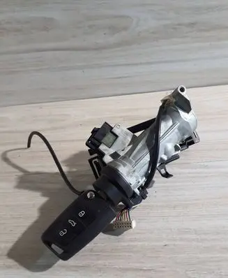 Volkswagen Golf VII Ignition lock 5Q0905865A 1K0905851