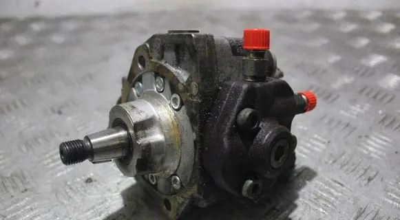 Opel Astra J Fuel injection high pressure pump 55586500