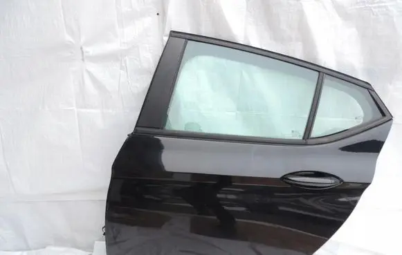 Opel Astra K Rear door