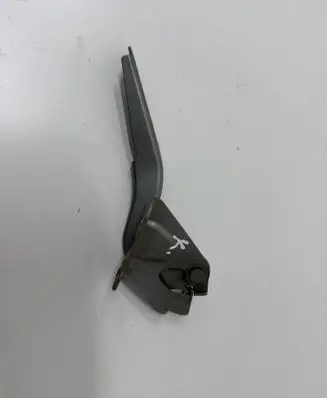Engine bonnet/hood hinges