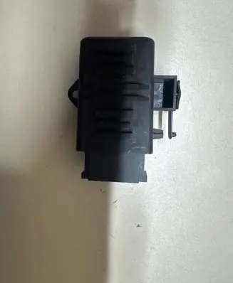 Volkswagen PASSAT B7 Seat heating relay 1K0959772