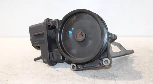 Mercedes-Benz Sprinter W906 Power steering pump A0064667801