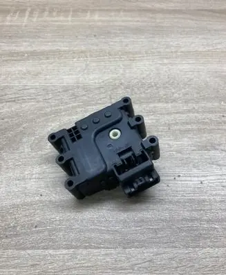 Mazda 3 I Air flap motor/actuator 7228F