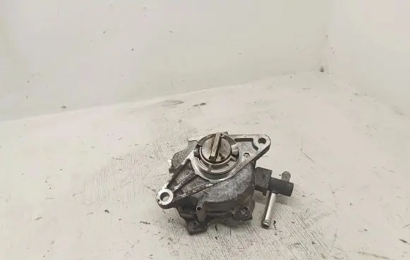 Mitsubishi Outlander Vacuum pump