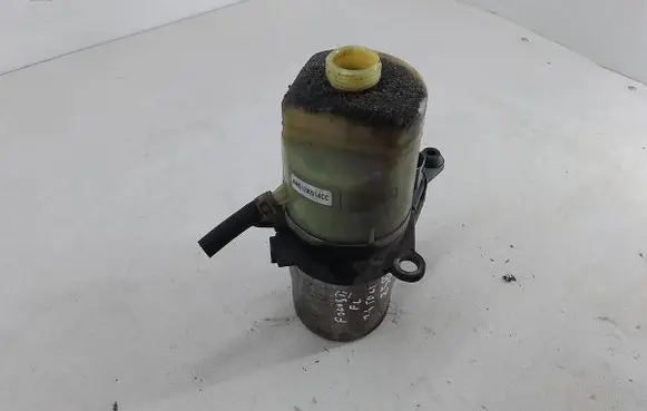 Ford Focus Power steering pump 4M513K514CC