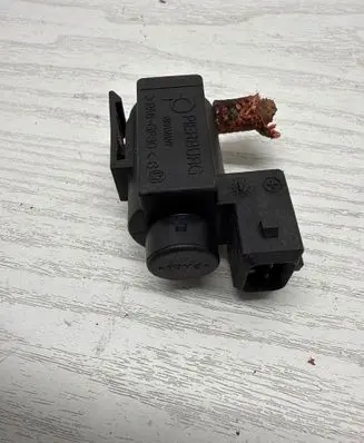 BMW 5 F10 F11 Turbo solenoid valve 70231800 11T151 7810831