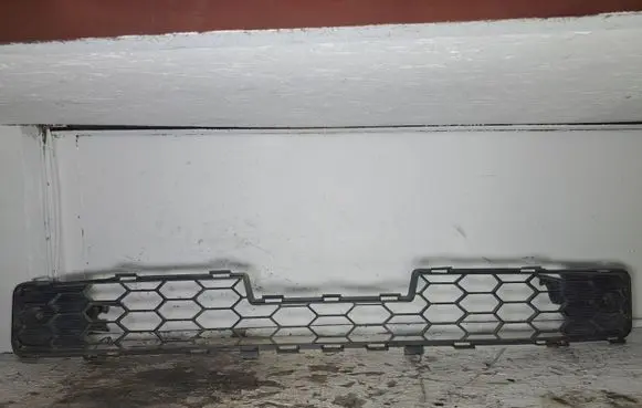 Toyota Hilux (AN10, AN20, AN30) Front bumper lower grill 531120K040